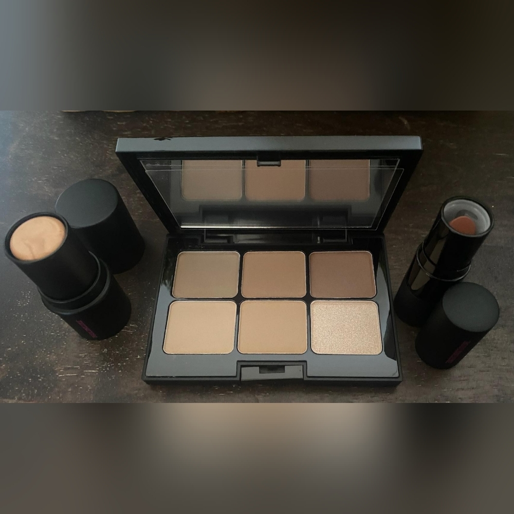 Self own make up line BGOLDNLUXE @bgoldnluxe35